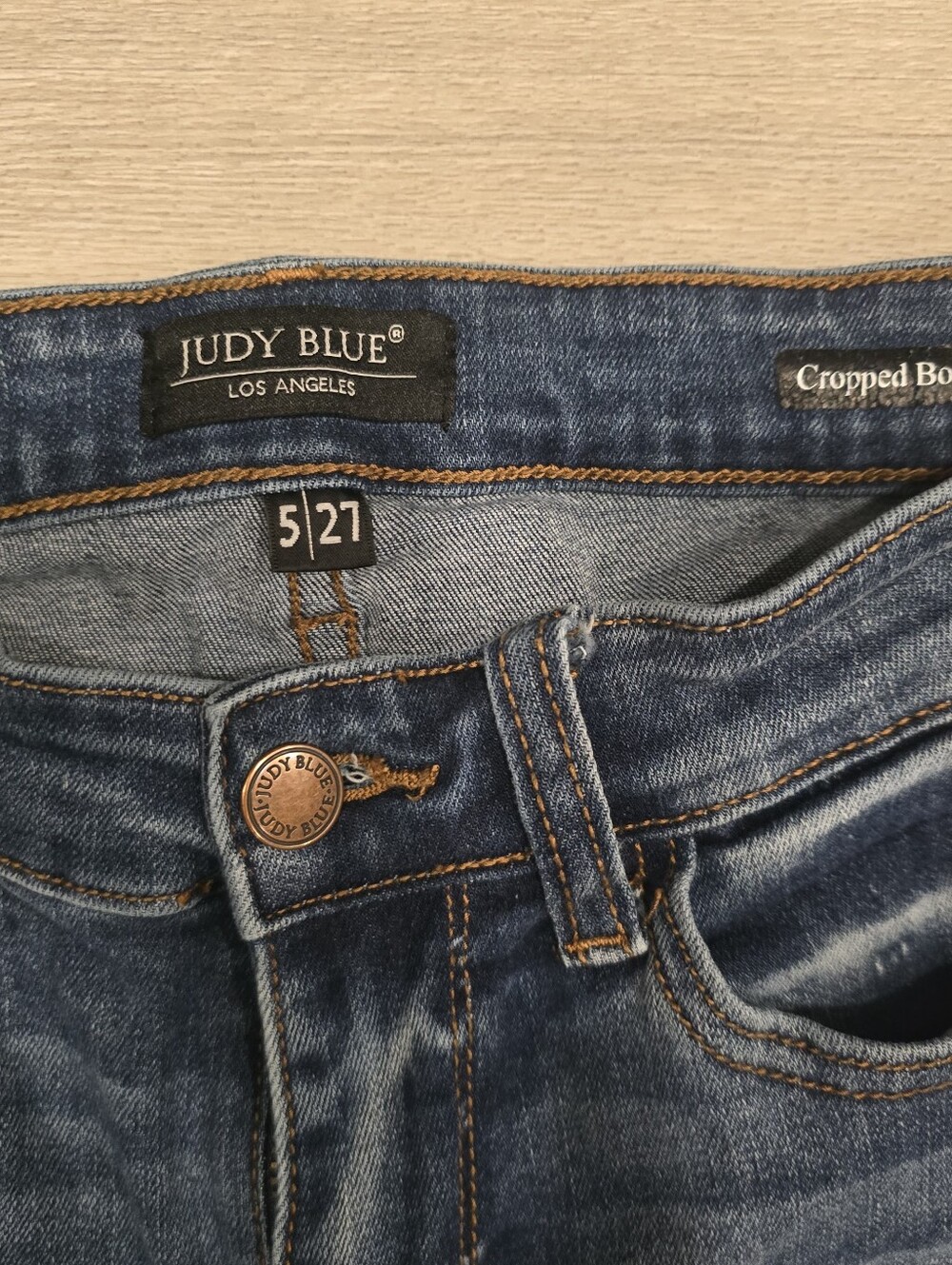 Judy Blue Cropped Bootcut Jeans 5/27 Medium Wash Raw Hem Boutique Favorite Trend - Picture 3 of 10